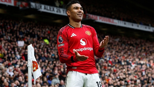 Vì sao MU cần thuyết phục Casemiro ở lại?