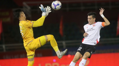 HLV Kim Sang Sik 'mạnh tay' với Tiến Linh