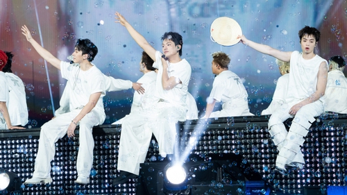 Concert 'Anh trai say hi' khuấy động Thủ đô dịp Valentine trắng