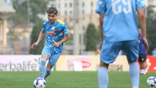 HLV Đinh Hồng Vinh tiết lộ lý do sao Việt kiều ghi bàn ở châu Âu được đôn lên U23 Việt Nam