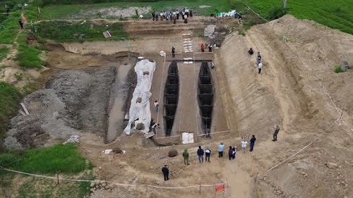 Thuyền hai thân hay một kiến trúc nổi hai phao thuyền