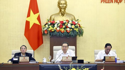 Phiên họp 55 của Ủy ban Thường vụ Quốc hội: Gỡ rào cản, khen thưởng kịp thời theo thành tích