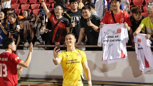 Thủ môn Lê Giang trấn an bản thân