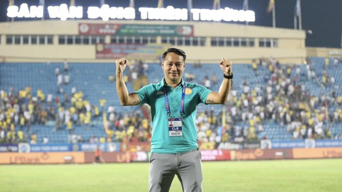 HLV Vũ Hồng Việt giúp CLB Nam Định hồi sinh 