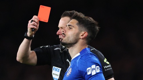 Nhận quá nhiều thẻ đỏ, HLV Chelsea tuyên bố 'phũ' với học trò