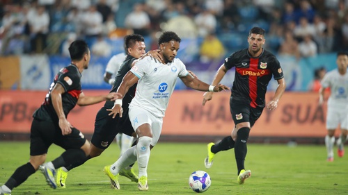 Xuân Son, Hoàng Đức khiến HLV Kim Sang Sik thở phào