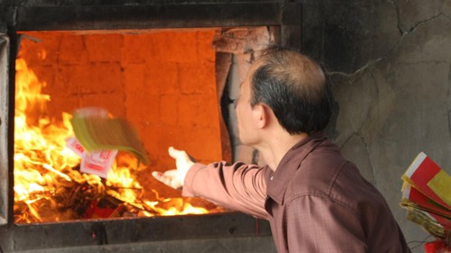 Sẽ không để vàng mã thiêu rụi giá trị văn hóa