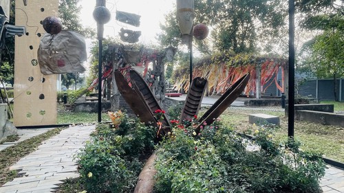 Đánh thức ký ức chiến tranh khẳng định giá trị của hòa bình bằng ngôn ngữ sắp đặt đương đại