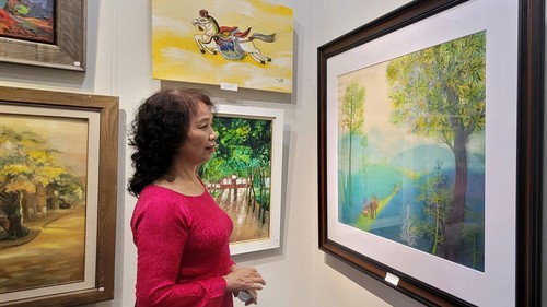 Tôn vinh tài năng sáng tạo của phụ nữ qua triển lãm “Phụ nữ yêu và vẽ”