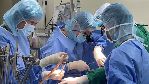 Phẫu thuật tim ít xâm lấn xóa bỏ vết mổ dài ám ảnh