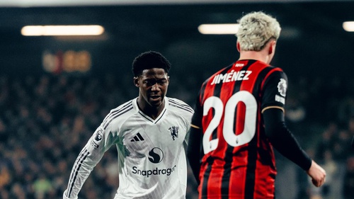 Trung vệ hay nhất nhận thẻ đỏ, MU đánh rơi điểm ở sân Vitality 