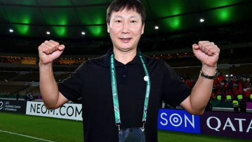 HLV Kim Sang Sik sẵn sàng vượt 'cái bóng' đồng nghiệp Park Hang Seo 