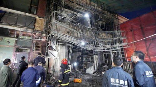 Cháy lớn tại khu nhà ở Hong Kong (Trung Quốc), gần 100 người đi sơ tán