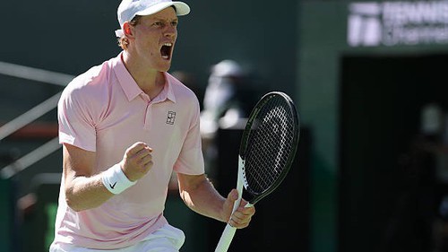 Jannik Sinner tiết lộ thay đổi quan trọng trong lối chơi để cạnh tranh với Carlos Alcaraz