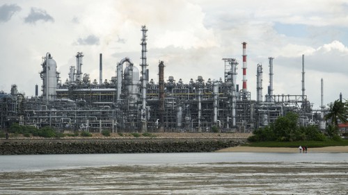 Giá dầu biến động mạnh sau các thông tin mới Trung Đông