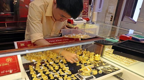 Giá vàng sáng 23/3 rời mốc 170 triệu đồng/lượng