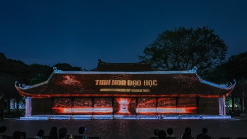Trải nghiệm tour đêm Văn Miếu Quốc Tử Giám: Đánh thức di sản bằng công nghệ số