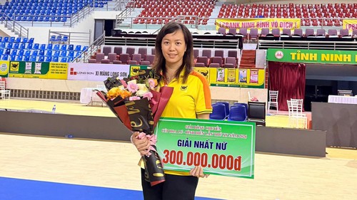 Cựu chuyền 2 của ĐT Việt Nam tái xuất sau 8 năm, giành ngay chức vô địch ở tuổi 32