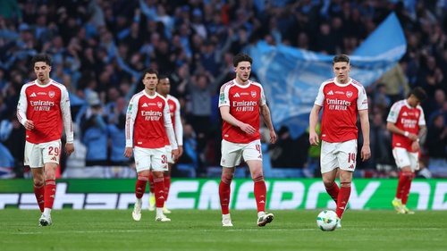 Bóng ma tháng Tư lại ám ảnh Arsenal