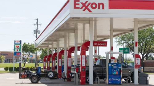 Giá dầu thế giới giảm mạnh sau động thái "xuống thang" của Mỹ