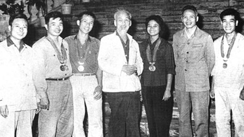 Kỷ lục gia bơi lội châu Á Vũ Thị Sen và kỷ niệm hai lần được gặp Bác Hồ