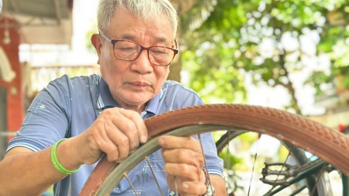 Người "tái sinh" những vòng quay cổ tích