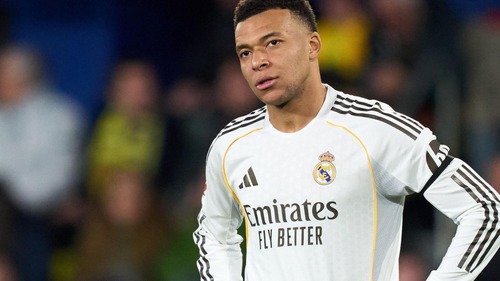Real Madrid bị cáo buộc khám nhầm... chân cho Mbappe