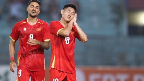 Hai Long 'nhảy múa' trước hàng thủ Bangladesh, ghi bàn nâng tỷ số lên 3-0