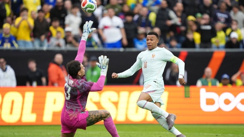 Kết quả bóng đá: Mbappe ghi bàn, ĐT Pháp đá thiếu người vẫn thắng Brazil