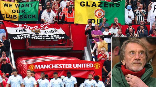MU gây tranh cãi khi buộc CĐV rời chỗ ngồi gắn bó 77 năm tại Old Trafford