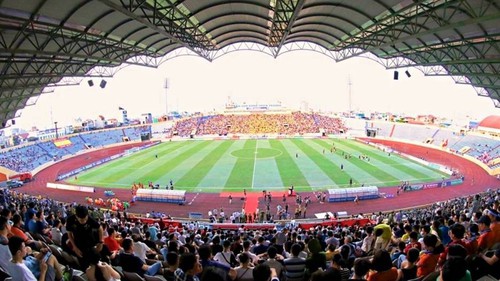 Từ cầu thủ mang số áo 80 tới những 'sân khấu thể thao' được thay áo mới