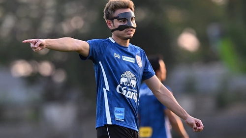 Theerathon Bunmathan tái xuất dù chấn thương, quyết cùng Thái Lan giành vé tới Asian Cup 2027