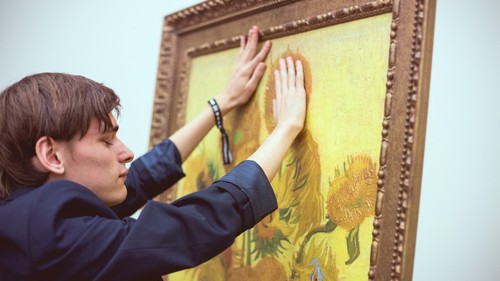 Trải nghiệm nghệ thuật giúp người khiếm thị cảm nhận Van Gogh tại Bảo tàng ở Amsterdam