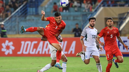 Quang Hải kiến tạo đẹp mắt để Xuân Mạnh đánh đầu ghi bàn 