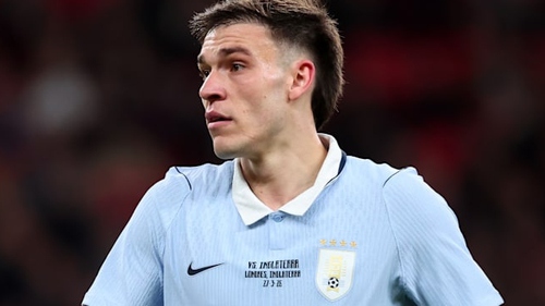 Hy hữu: Sao MU thoát thẻ đỏ dù nhận 2 thẻ vàng, trọng tài sau trận thông báo "xóa thẻ"