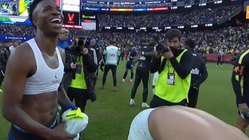 Vinicius nói điều bất ngờ về tuyển Brazil, bị CĐV nhà chỉ trích sau trận thua Pháp