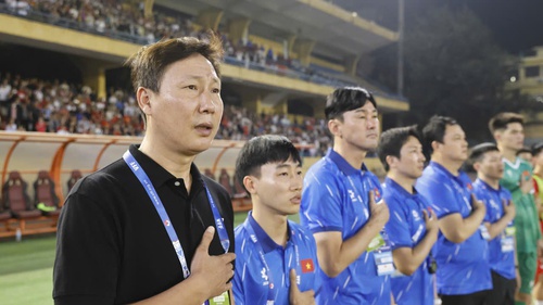 Báo Hàn Quốc khen ngợi khi HLV Kim Sang Sik tiệm cận 2 kỷ lục của thầy Park