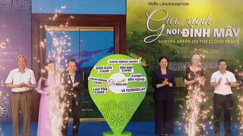 'Gieo xanh nơi đỉnh mây': Phụ nữ vùng cao giữ hồn văn hóa giữa đổi thay