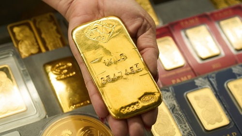 Giá vàng tiếp tục chịu sức ép kép từ lạm phát và lãi suất