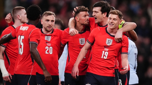 Đội tuyển Anh: Tranh cãi từ hàng thủ đến hàng công