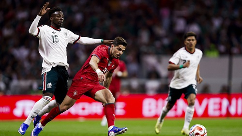 Không Ronaldo, Bồ Đào Nha 'thiếu 20 mét'