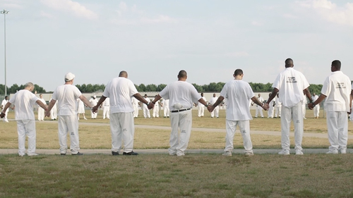 Oscar 2026: Phim tài liệu xoáy sâu những "vết cắt" nhức nhối của nước Mỹ