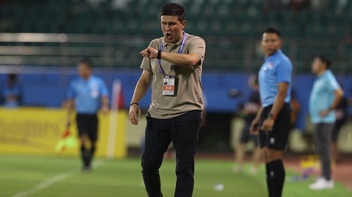 'Bão thay tướng' càn quét V-League 