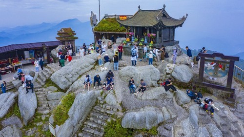 "Kinh tế di sản" nhìn từ lễ hội (kỳ 3): Gắn "tính thiêng" vào sản phẩm văn hóa