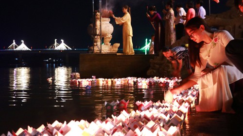Ngày Rằm tri ân bên dòng Thạch Hãn