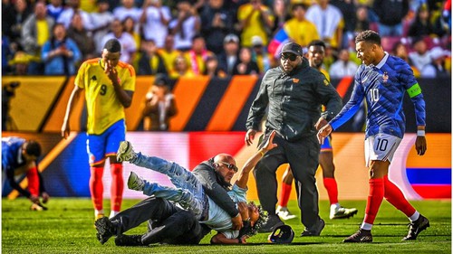 Mbappe có hành động đáng ngưỡng mộ sau khi tiến sát kỷ lục của Giroud