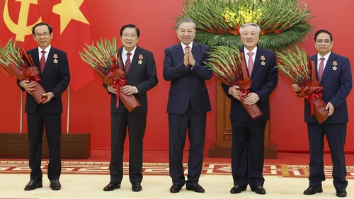 Tổng Bí thư Tô Lâm chủ trì Lễ trao tặng Huân chương Quân công và Huy hiệu Đảng