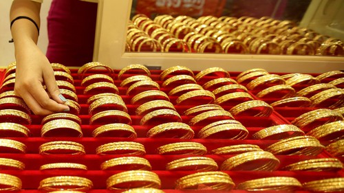 Giá vàng tăng vượt mức 4.500 USD/ounce