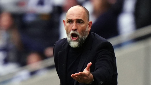 Cơn lốc sa thải của bóng đá Anh