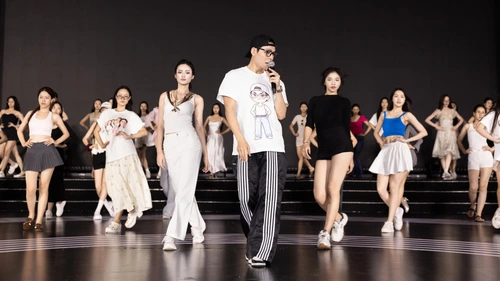 Biên đạo Khoa Nguyễn – người đứng sau màn đồng diễn tại Miss World Vietnam 2025